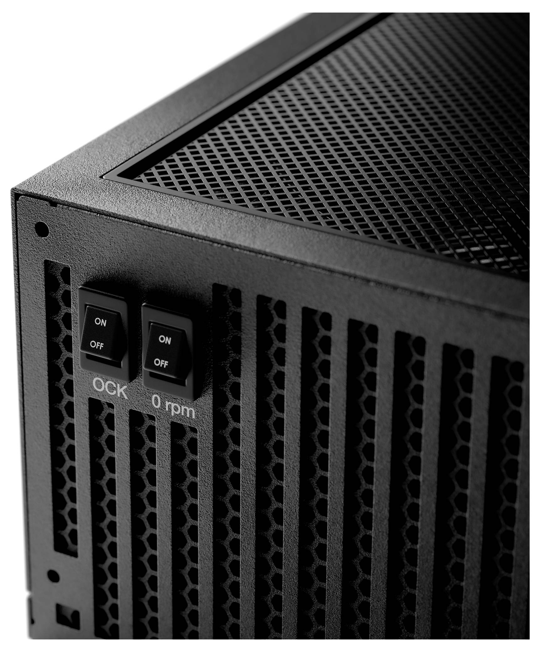 Nahaufnahme eines Computergehäuses mit zwei Schaltern, die mit 