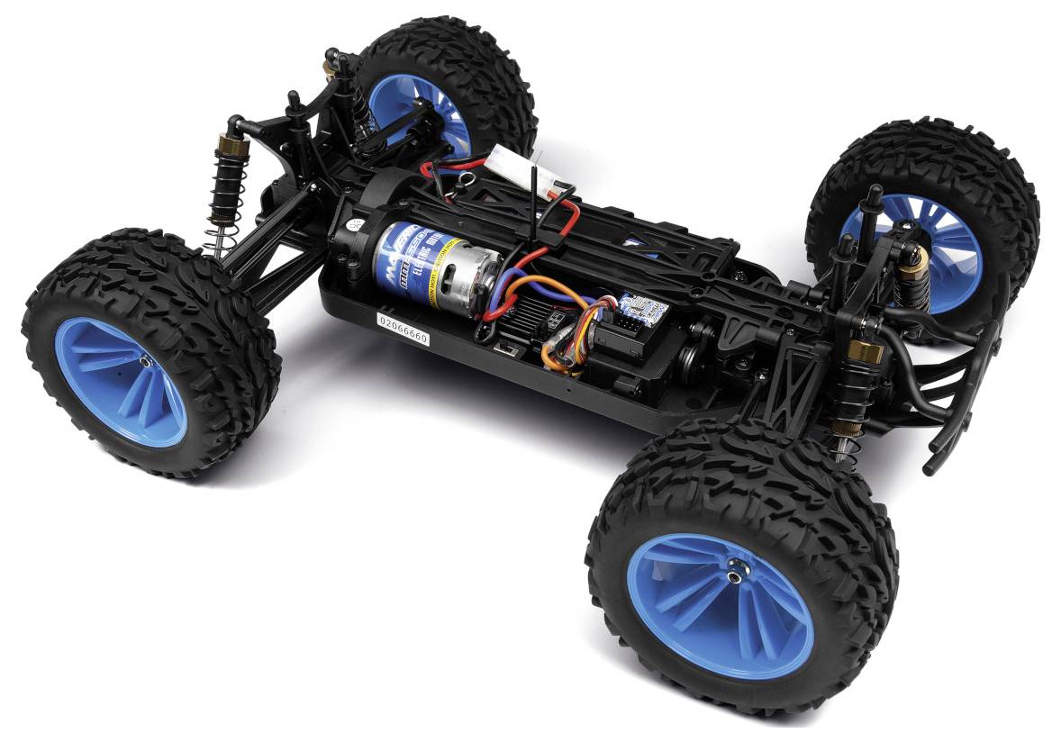 Ferngesteuertes Autochassis mit sichtbarem Motor, Kabeln und Fahrwerksystem. Blaue Räder an allen Seiten deuten auf hochleistungsfähige Reifen hin.
