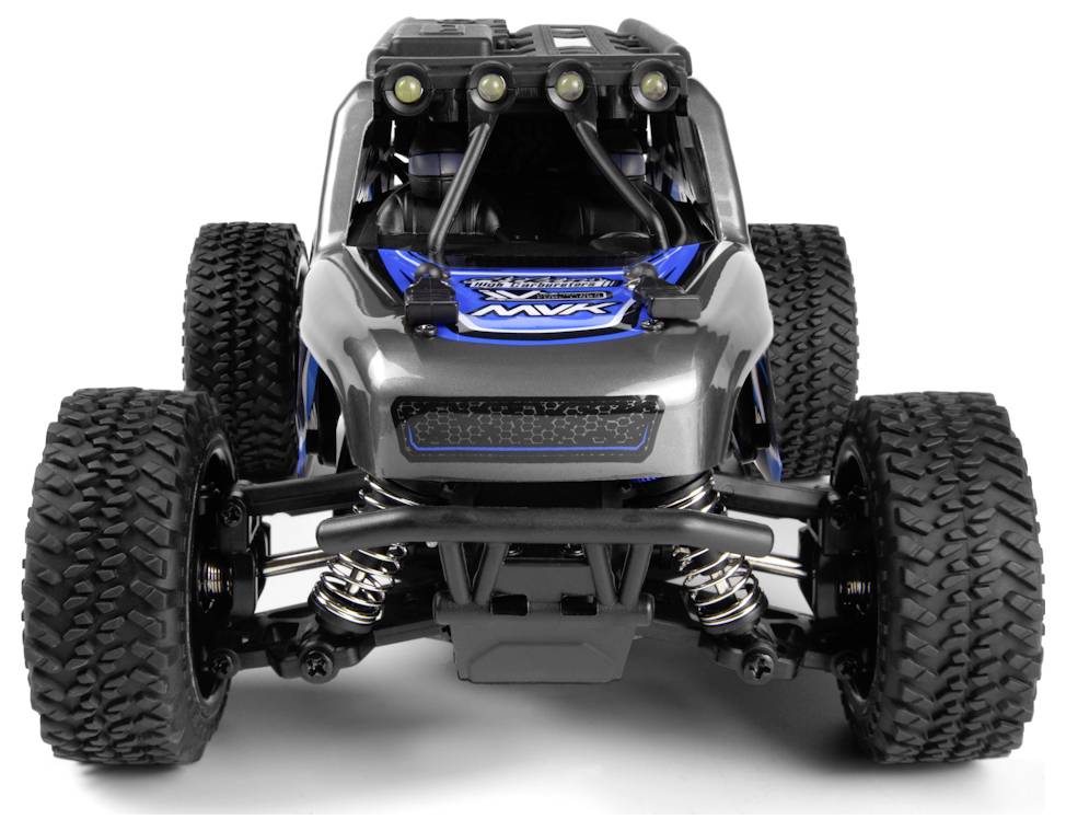Ein ferngesteuertes Geländefahrzeug mit großen, grob profilierten Reifen und einem schlanken schwarz-blauen Design, von vorne betrachtet.