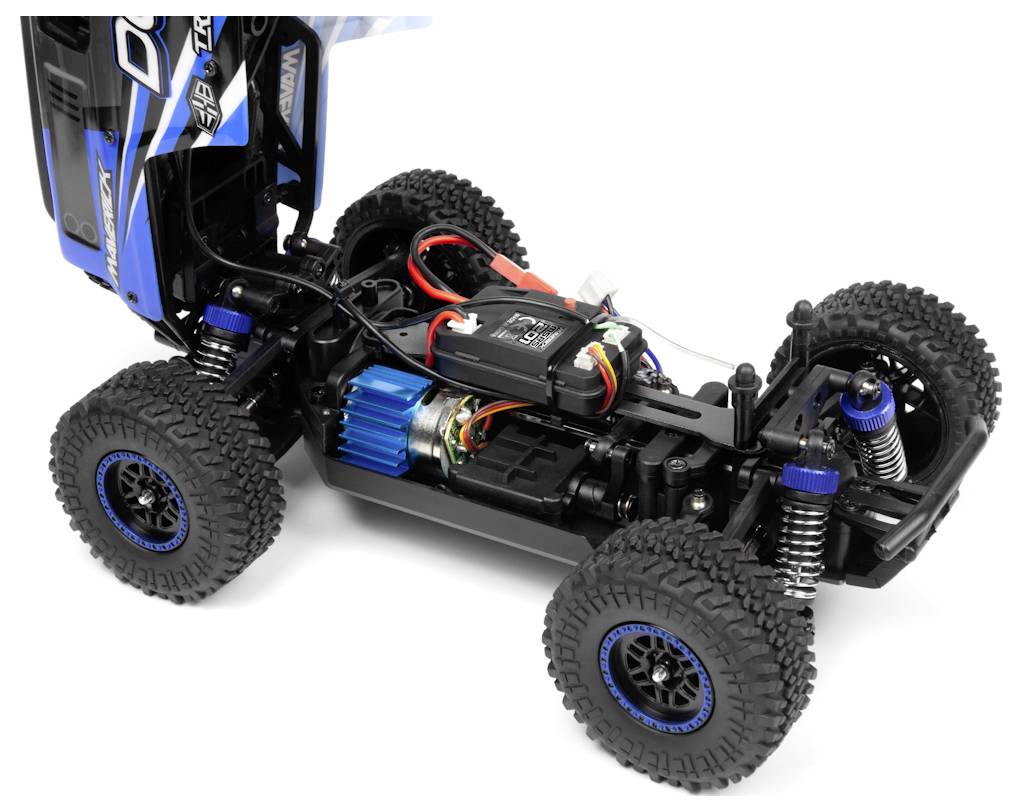 Fernbedienungssauto mit blauen Akzenten, bei dem interne Komponenten wie Motor, Verkabelung und Federungssystem freigelegt sind.