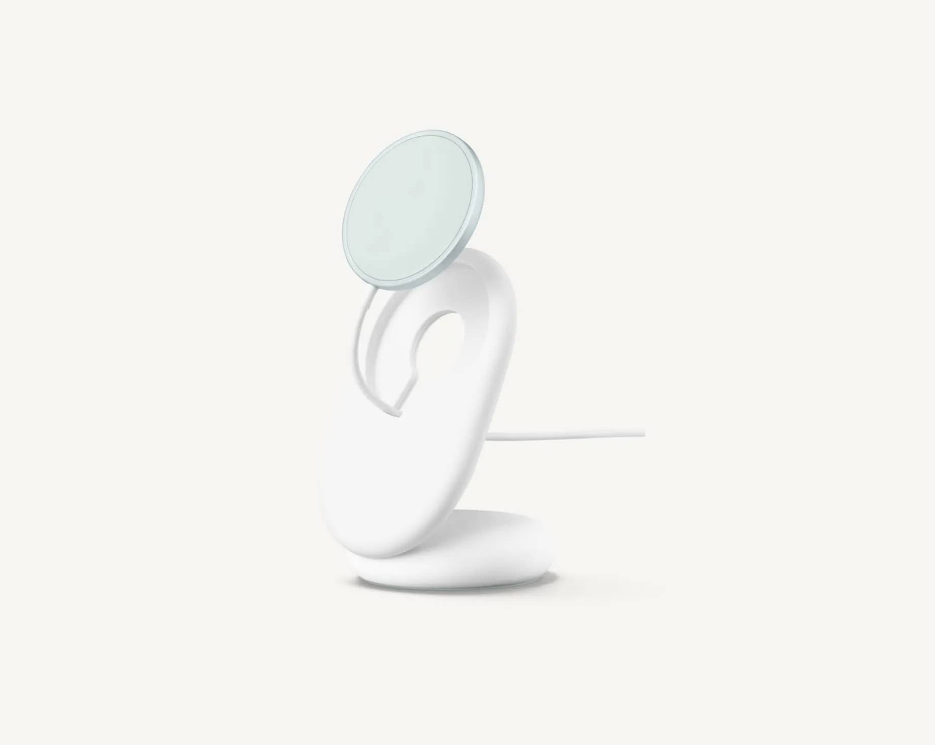 Minimalistische 3D-Darstellung eines weißen ovalen Geräts mit einer blassblauem kreisförmigen Oberteil auf einem Ständer vor einfachem hellem Hintergrund.