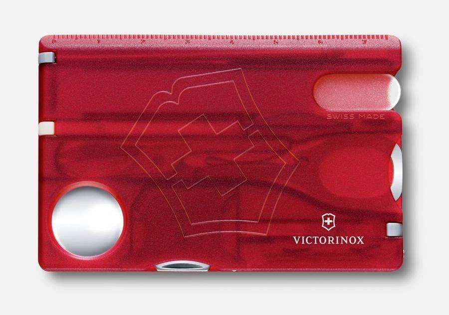 Rotes Victorinox Schweizer Taschenmesser in schlanker Kartenform mit mehreren Werkzeugöffnungen, weißem Logo und der Aufschrift „SWISS MADE
