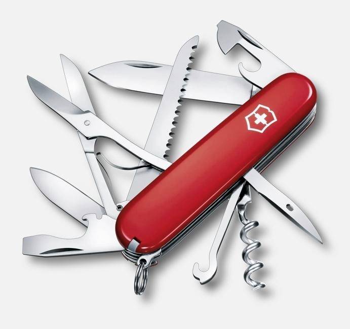 Taschenmesser der Schweizer Marke mit rotem Griff und mehreren geöffneten Werkzeugen, darunter Klingen, Schere, Säge, Flaschenöffner und Korkenzieher, auf weißem Hintergrund.