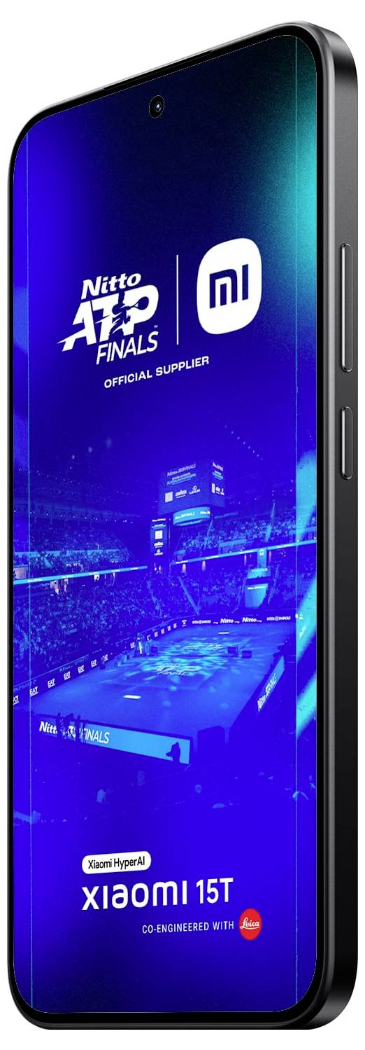 Smartphone, der einen Tennisplatz mit der Markenkennung 'Nitto ATP Finals' zeigt, wobei Xiaomi als offizieller Lieferant fungiert.