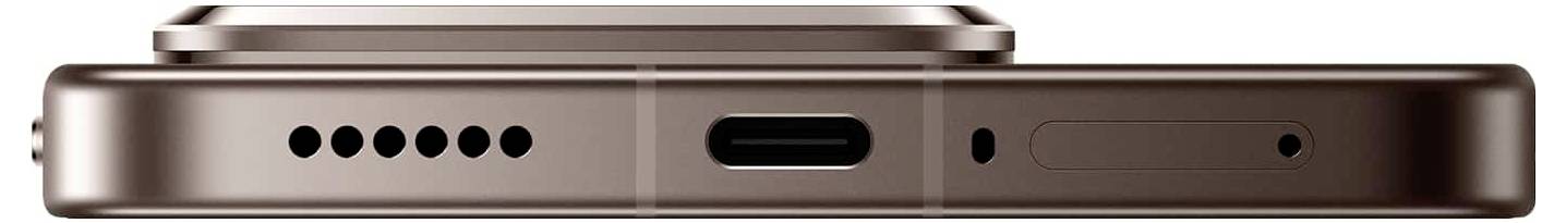 Unteransicht eines braunen Smartphones, die einen USB-C-Anschluss, Lautsprecherlöcher links und ein Mikrofonloch rechts zeigt.