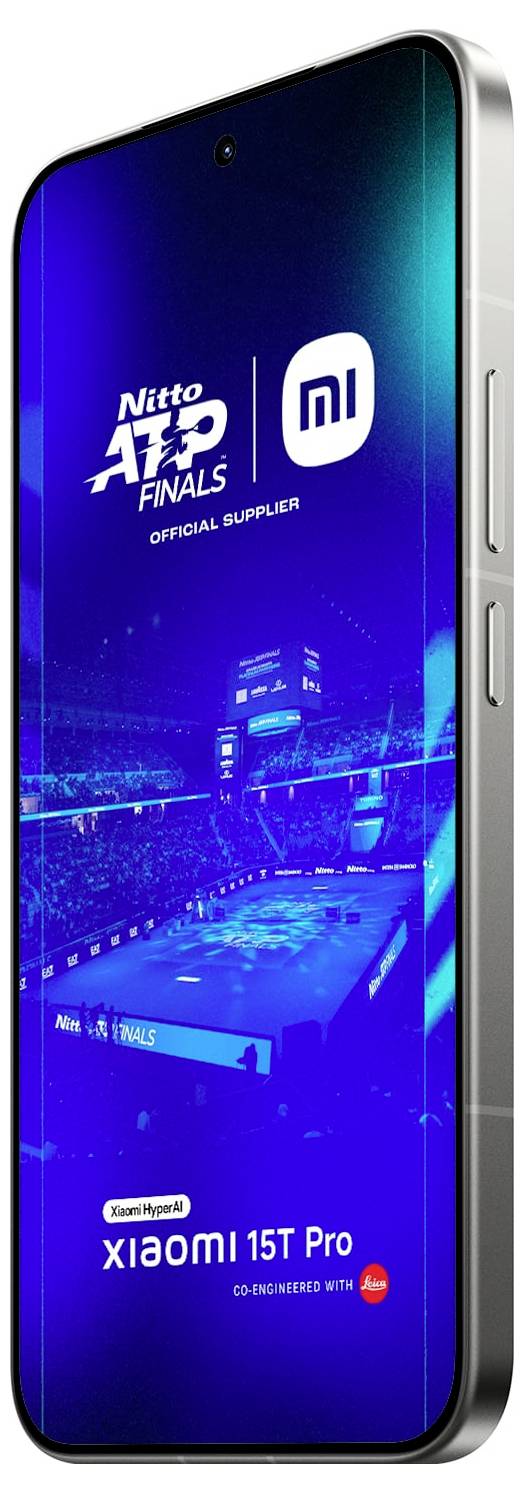 Smartphone, der eine Werbegrafik der 'Nitto ATP Finals' mit blau beleuchtetem Stadion und Markenlogos 'Xiaomi 13T Pro' und 'Leica' anzeigt.