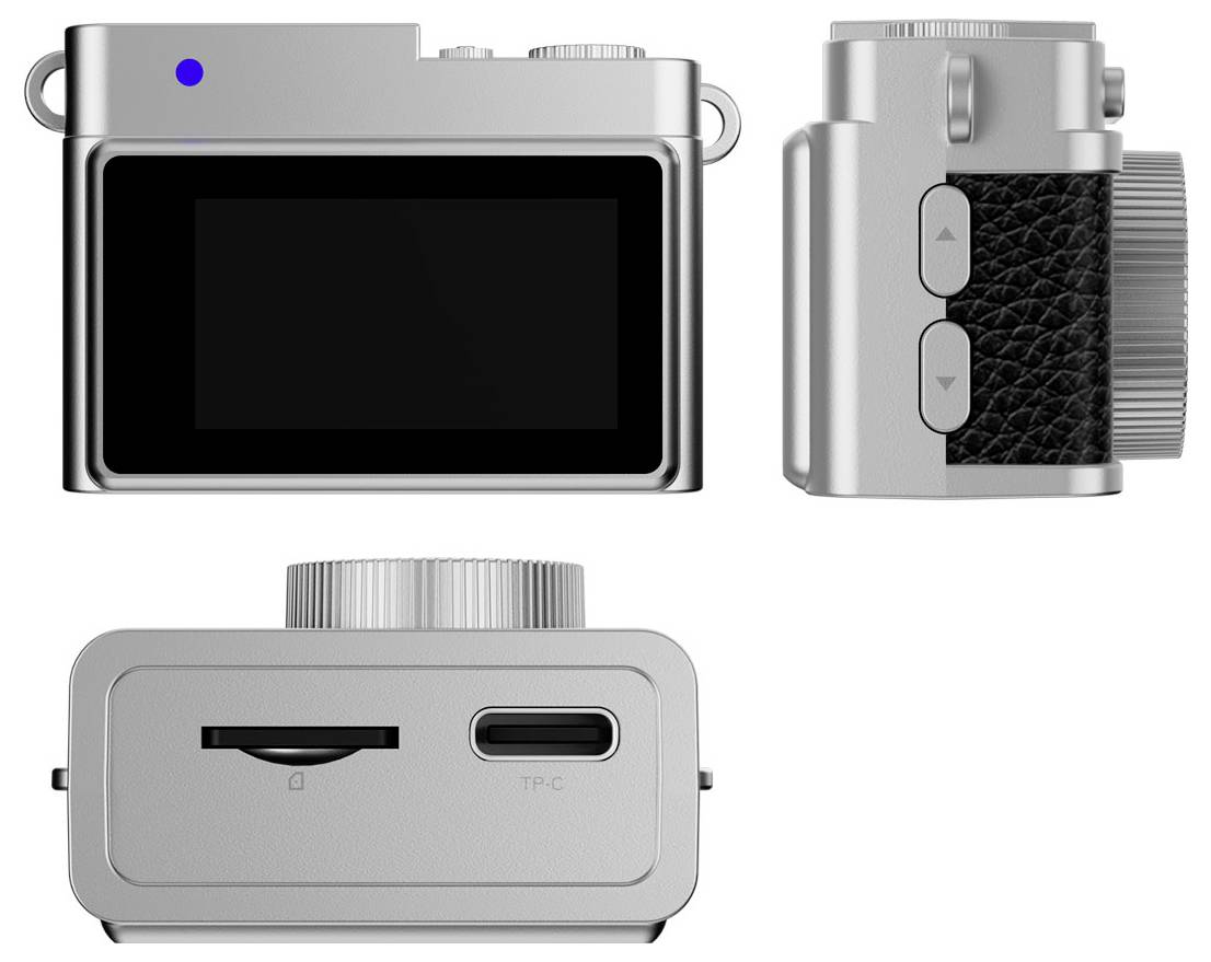 Silberne Digitalkamera aus drei Perspektiven gezeigt: Rückansicht mit Bildschirm, Seitenansicht mit Tasten und Unteransicht mit Anschlüssen.