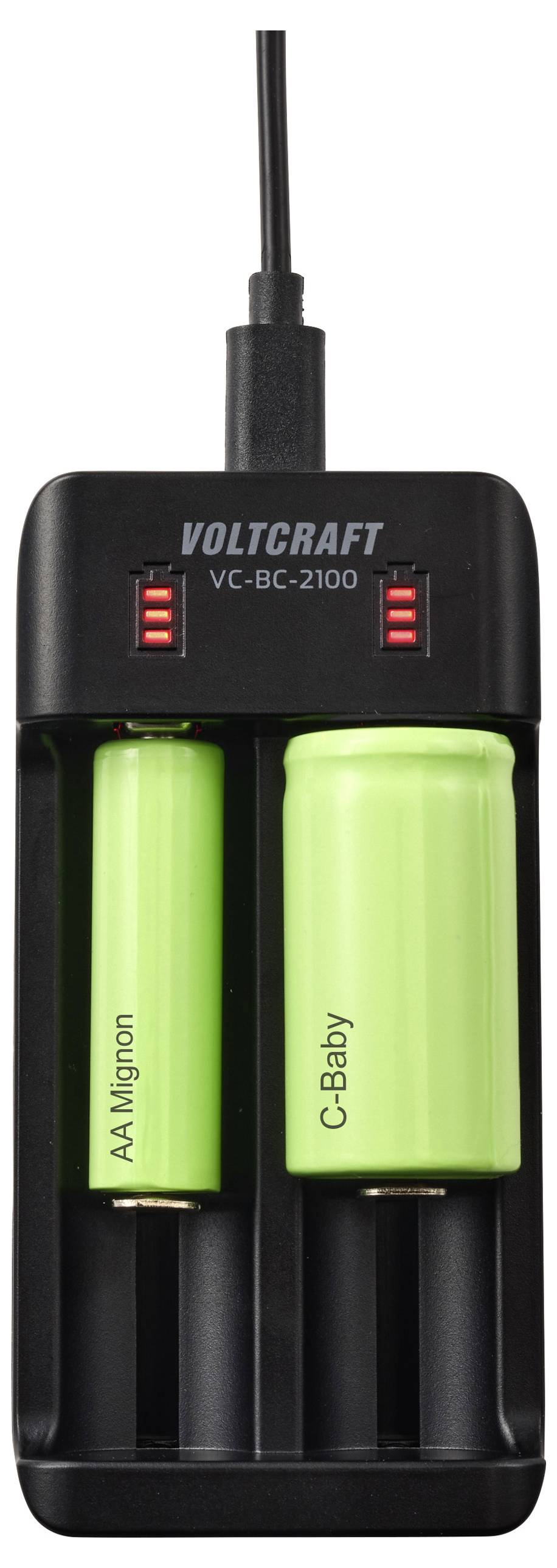 Batteriladegerät mit zwei grünen Batterien: AA NiMH und C-Baby, Ladeindikatoren zeigen Fortschritt an.