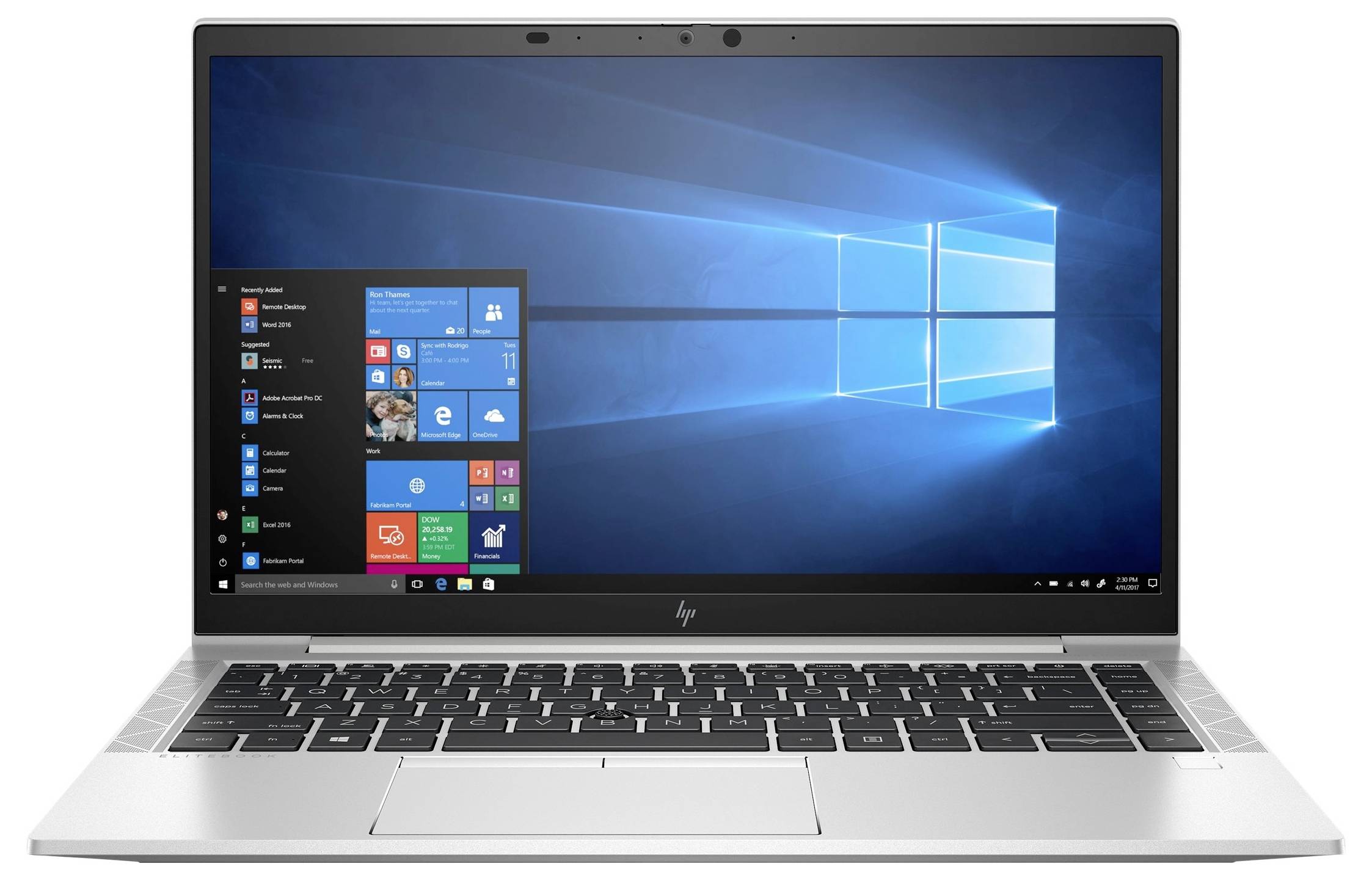 Ein silberner Laptop, der den Windows 10 Desktop mit geöffnetem Startmenü zeigt, mit verschiedenen Anwendungssymbolen und einer Kachel-Benutzeroberfläche.