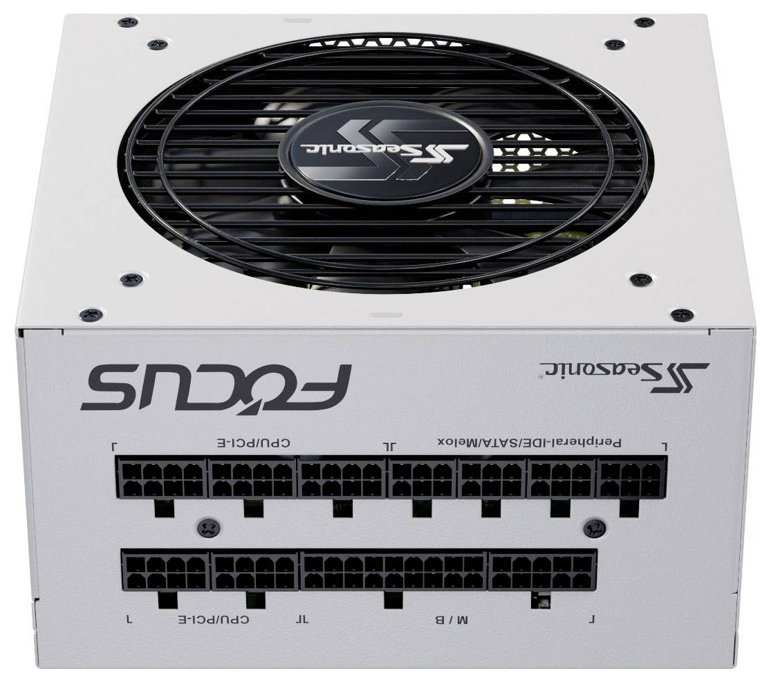 Ein weißes Computer-Netzteil mit einem Lüfter und beschrifteten modularen Anschlüssen für CPU, PCI-E und Peripheriegeräte auf einem Seitenpanel.