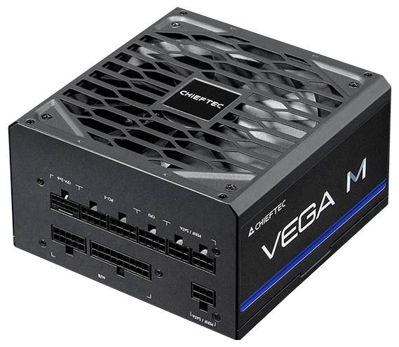 Ein schwarzes Chieftec Vega M Netzteil mit mehreren Anschlussports und einer Lüftungsöffnung oben.
