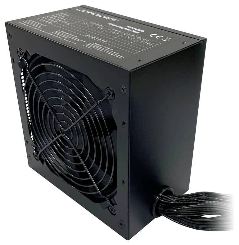 Eine schwarze Computer-Netzteileinheit mit einem Lüfter an der Seite und Kabeln, die aus der Rückseite herausragen. Technische Spezifikationen sind auf der Oberseite gedruckt.