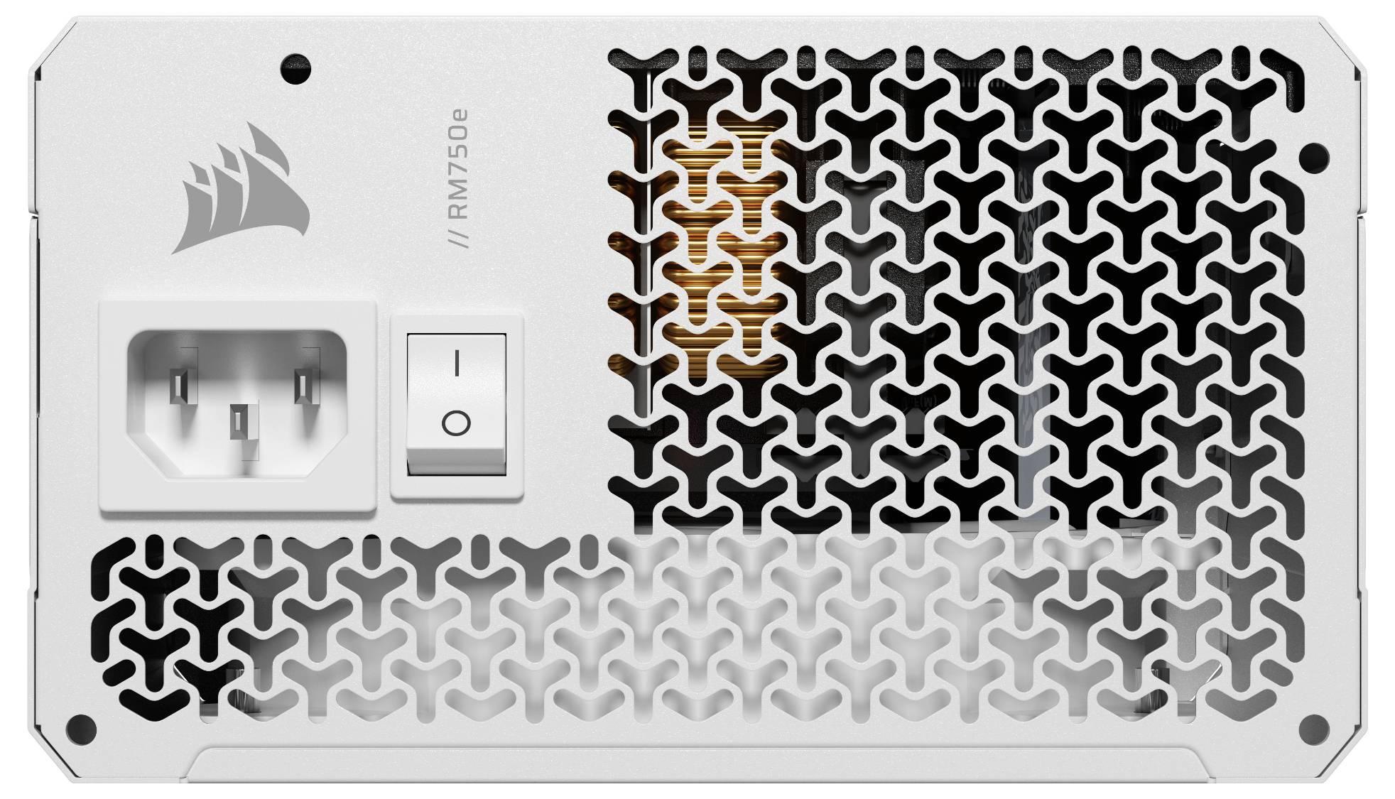 Eine weiße Computer-Netzteileinheit mit einem Lüftergitterdesign, AC-Stromeingang und Netzschalter. Modellbezeichnung 'RM750e' auf dem Gerät sichtbar.