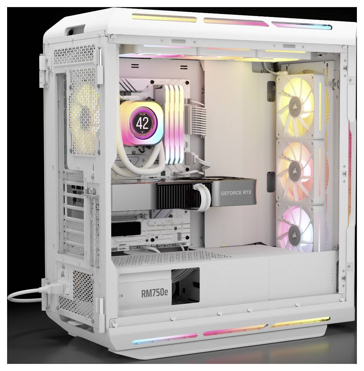 Ein schlanker, weißer Computertower mit LED-beleuchteten Lüftern und einem sichtbaren Seitenpanel. Die Grafikkarte 'GeForce RTX' ist prominent platziert.