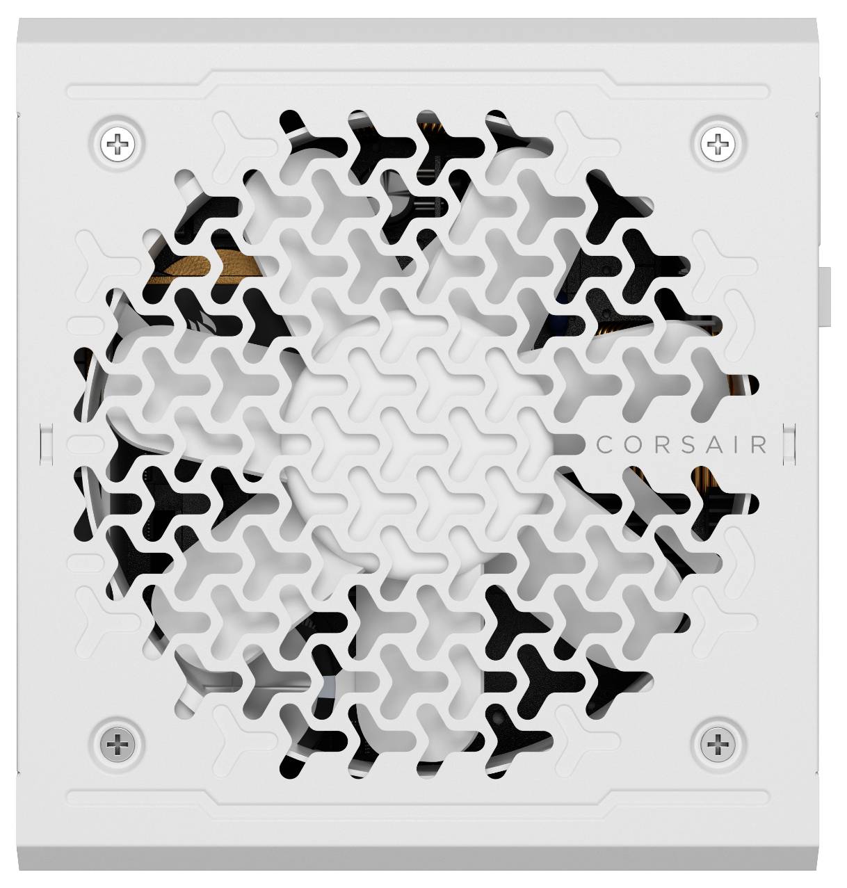 Ein weißer Corsair-Lüftergrill mit geometrischem Muster bedeckt ein Computer-Netzteil und gibt die Lüfterblätter darunter frei.