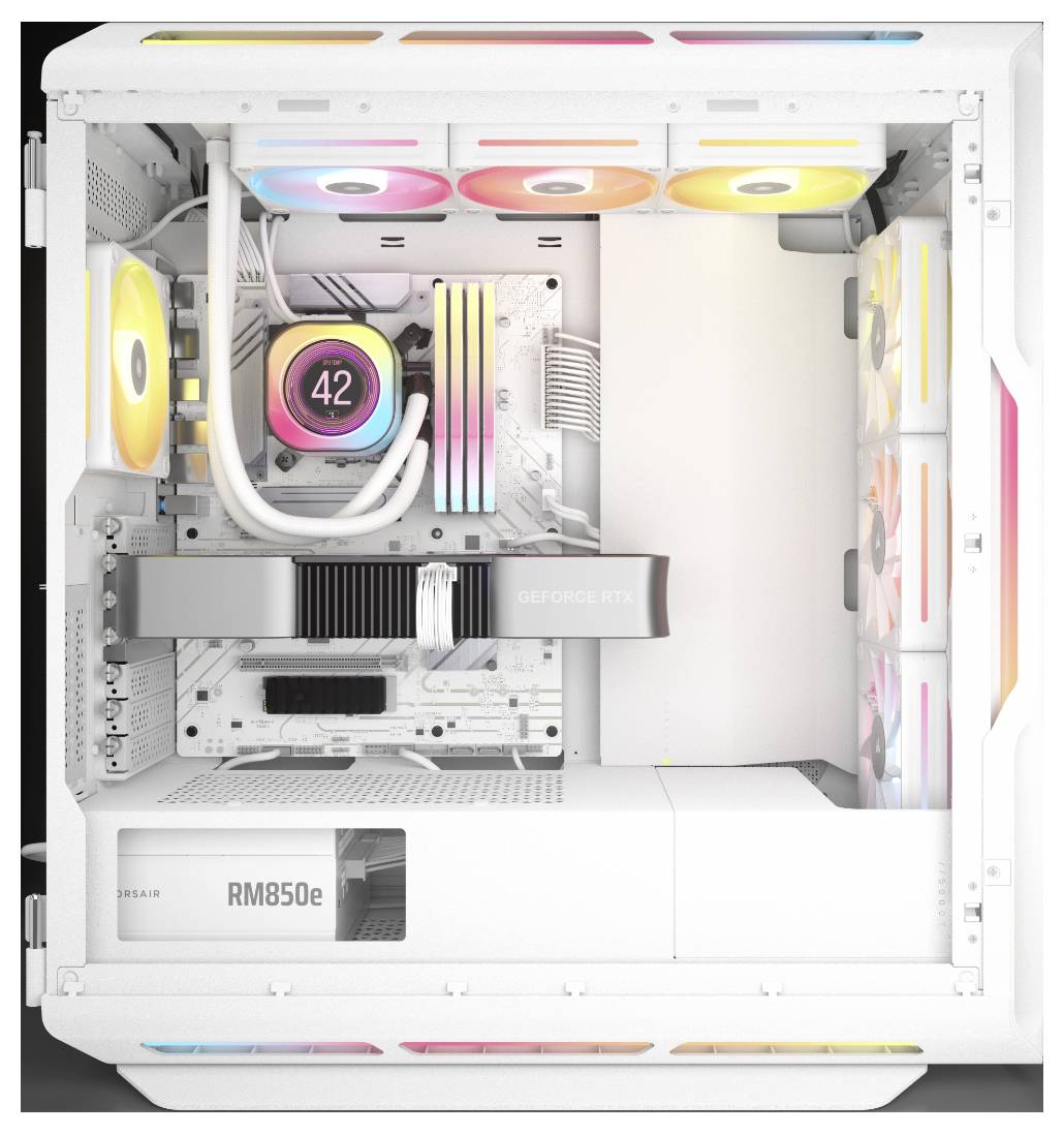 Ein weißer Gaming-PC mit RGB-Beleuchtung zeigt eine 'GeForce RTX' Grafikkarte und ein sichtbares RM850e Netzteil, wobei detaillierte interne Komponenten zu sehen sind.