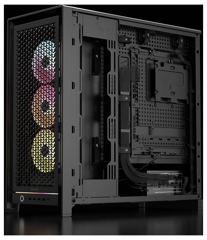 Ein Computergehäuse mit einer belüfteten Frontplatte zeigt drei farbenfrohe RGB-Lüfter. Das Seitenpanel ist geöffnet und gibt den Blick auf die Innenarchitektur frei.