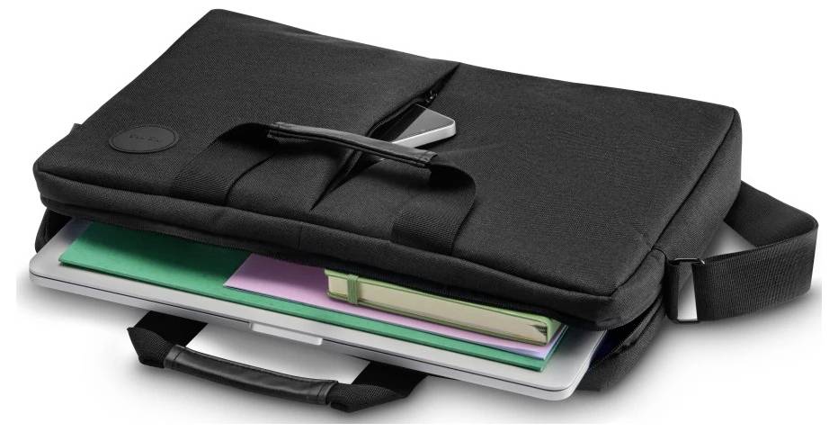 Eine schwarze Laptoptasche, die teilweise geöffnet ist und einen Laptop, einen grünen Ordner, ein pinkes Dokument und ein Buch im Inneren zeigt, wodurch der geräumige Stauraum hervorgehoben wird.