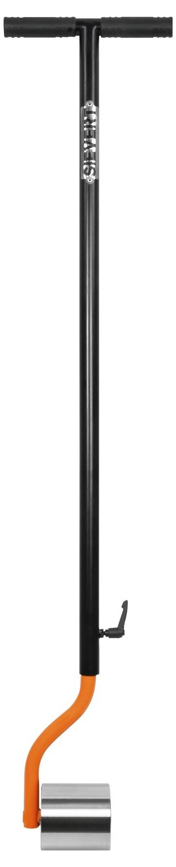 Ein Pogo-Stick mit einem schwarzen Lenker und einem Federmechanismus am unteren Ende, konzipiert zum Springen.