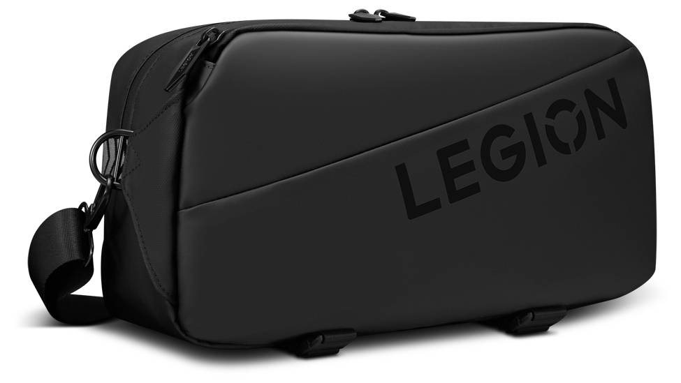 Eine schwarze Umhängetasche mit dem Wort ‚LEGION' auf der Seite bedruckt, ausgestattet mit einem seitlichen Reißverschluss, verstellbarem Trageriemen und zwei gepolsterten Standfüßen.