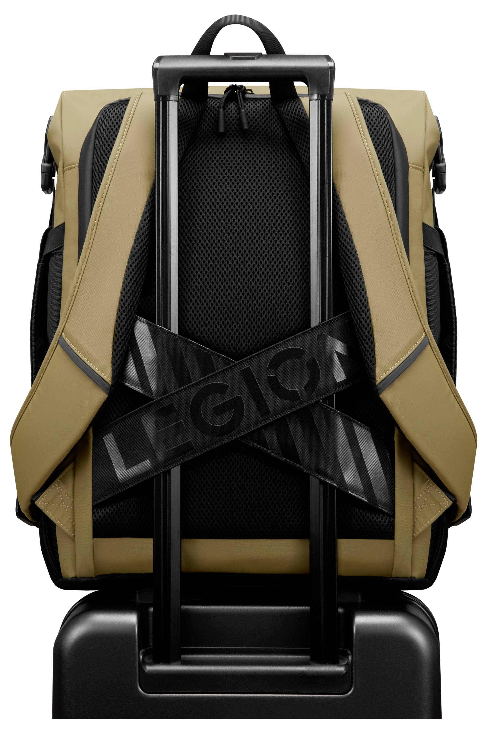 Ein brauner Rucksack, der mit Riemen mit der Aufschrift 