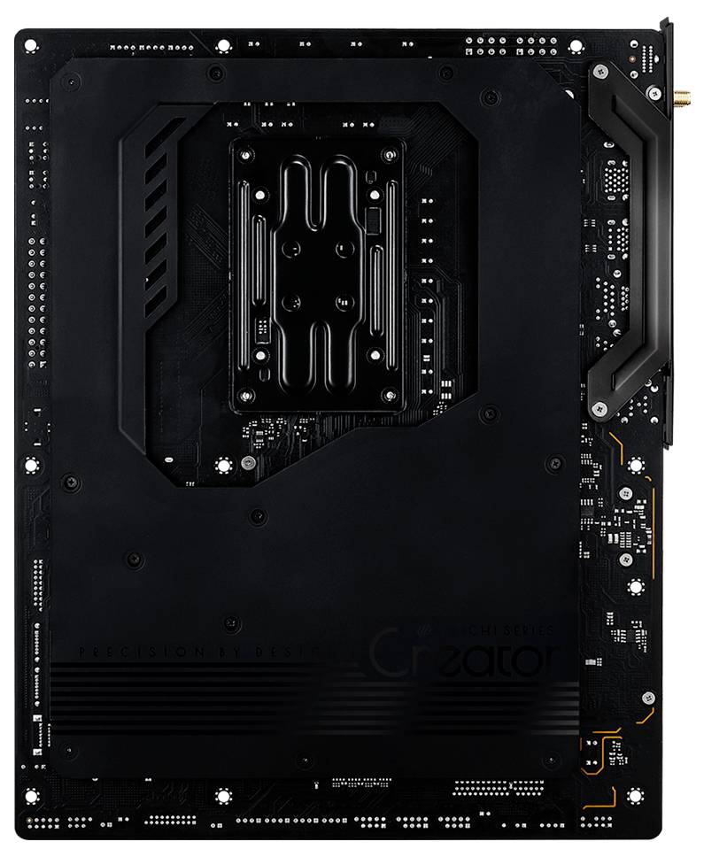 Eine schwarze Computer-Motherboard-Rückplatte mit einem großen zentralen Montagebügel und komplexen Schaltkreismustern.