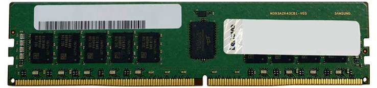 Ein grünes Computer-RAM-Modul mit mehreren schwarzen Speicherchips und goldenen Anschlüssen, mit zwei weißen Etiketten auf der Oberseite.