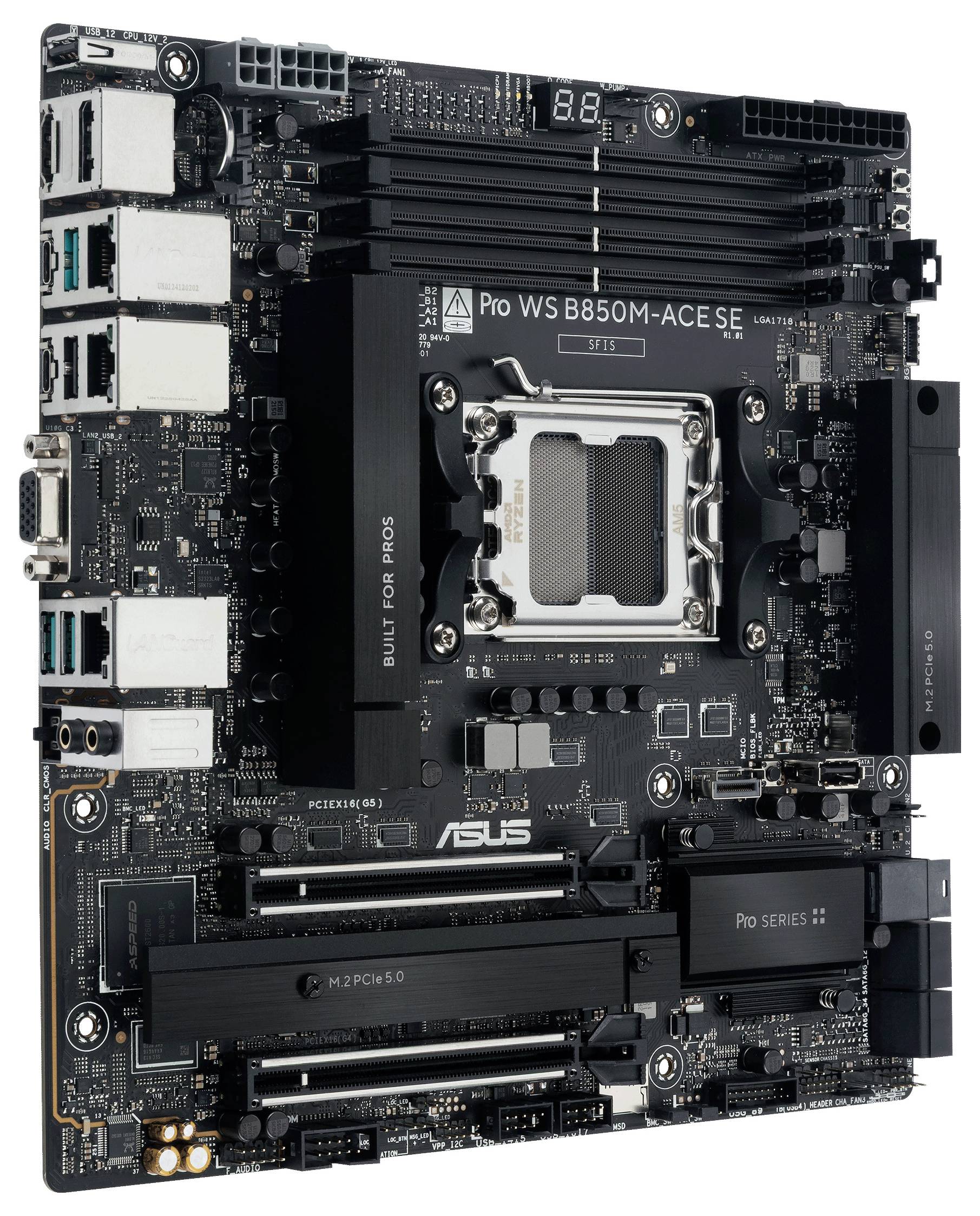ASUS Pro WS B650M-Ace SE Motherboard mit mehreren PCIe-Slots, Speichersteckplätzen und Anschlüssen, entwickelt für professionelle Rechenzentrums-Setups.