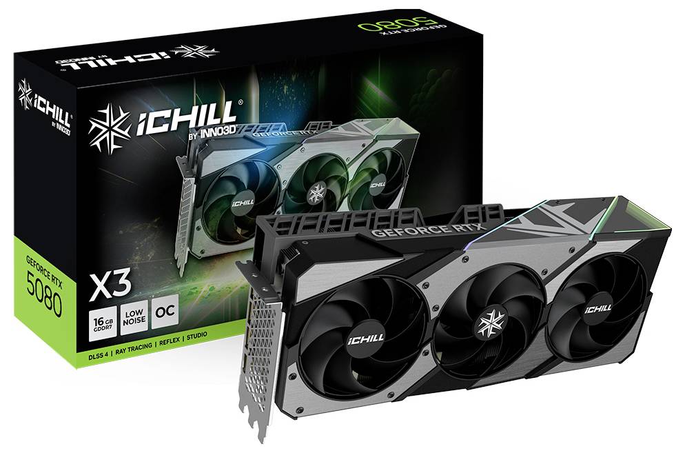 Eine 'GeForce RTX 5080' Grafikkarte mit drei Lüftern wird vor ihrer Einzelhandelsverpackung präsentiert. Der Text deutet auf Merkmale hin: 16 GB Arbeitsspeicher, geräuscharme Leistung, Raytracing und Übertaktungsfähigkeit.