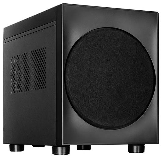 Ein schwarzer, kastenförmiger Audio-Subwoofer mit einem großen runden Lautsprecher auf einer Seite, versehen mit einem belüfteten Panel auf der linken Seite.
