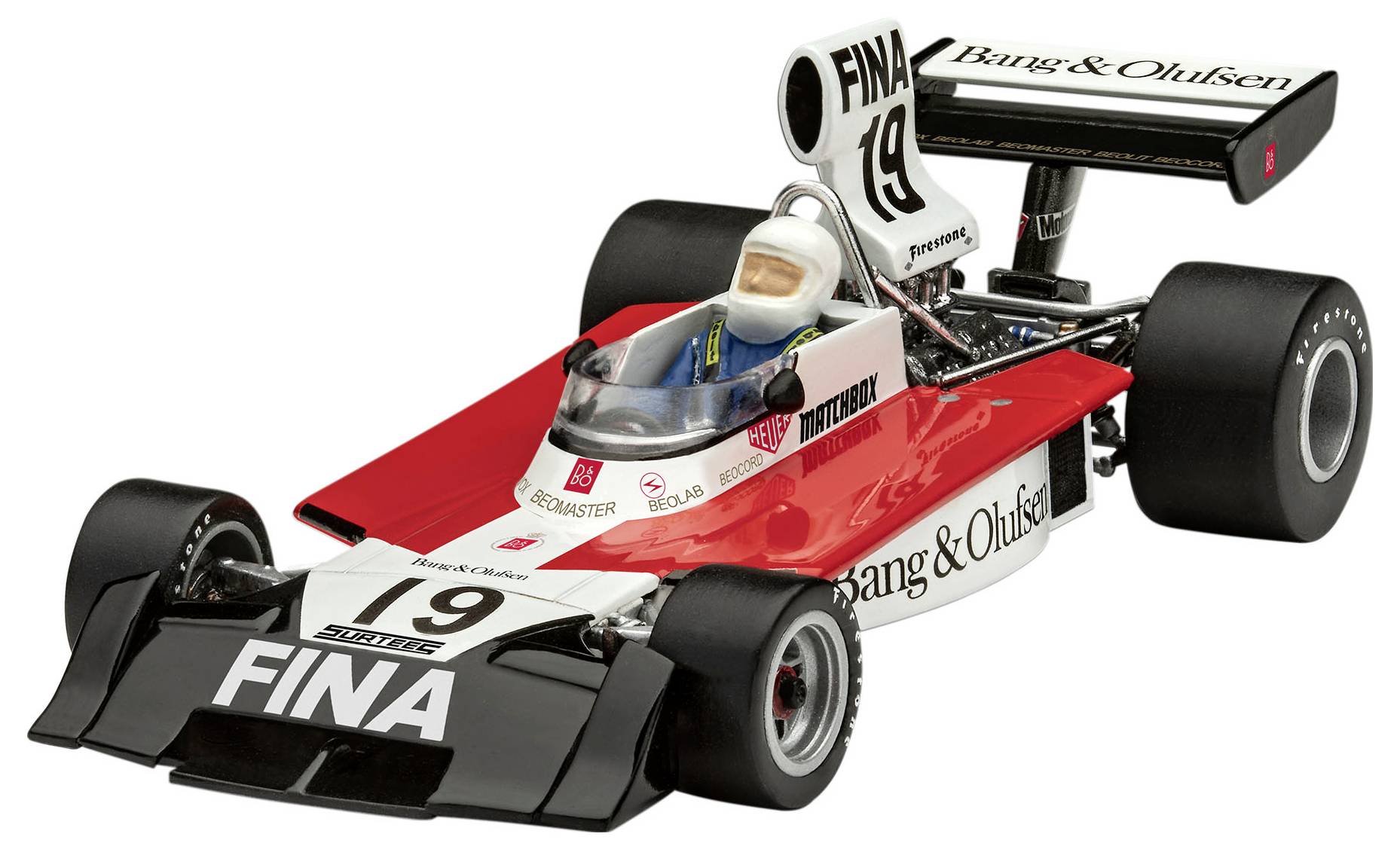 Ein Vintage-Formel-Rennwagen mit der Nummer 19, ausgestattet mit einem rot-schwarzen Farbschema, Sponsorenaufklebern und einem Fahrer im weißen Anzug.