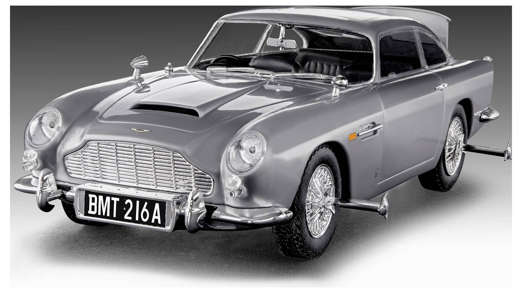 Ein klassisches silbernes Auto mit eleganten Kurven und polierter Oberfläche, das ein Vintage-Design im Stil der Sportwagen aus der Mitte des 20. Jahrhunderts verkörpert.