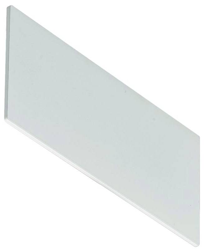 Eine rechteckige, minimalistische weiße Keramik-Wandfliese mit glatter matter Oberfläche, diagonal gegen einfachen Hintergrund angewinkelt.