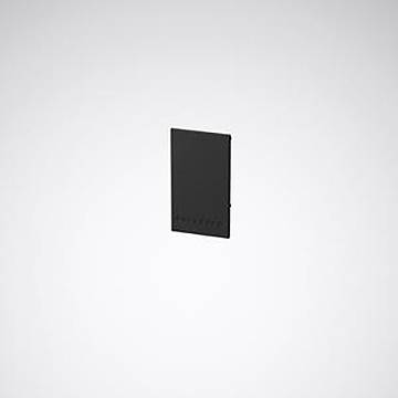 Ein einfaches, vertikales schwarzes Rechteck ist auf weißem Hintergrund zentriert und wirft einen subtilen Schatten.
