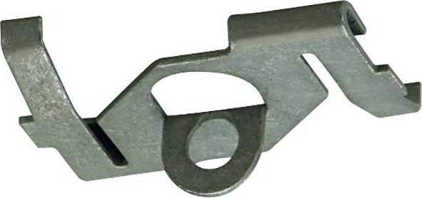 Ein grauer Metallclip mit einer eckigen, asymmetrischen Form und einer kreisförmigen Öffnung in der Nähe seiner Mitte, der zum Befestigen oder Sichern verwendet wird.