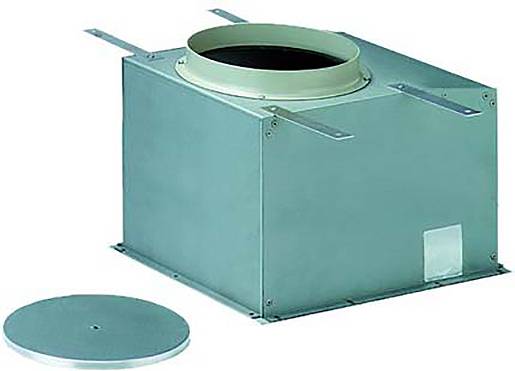 Ein grüner quadratischer Lüftungskasten mit einer kreisförmigen Öffnung oben, neben einem separierten runden Deckel, der in der Nähe platziert ist.