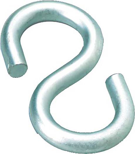 Ein glänzender, metallischer S-förmiger Haken zum Aufhängen von Objekten.