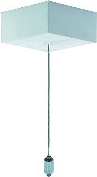 Eine hängende quadratische Deckenleuchte mit langer Schnur und einfacher Metallfassung, minimalistisches modernes Design.