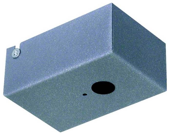 Rechteckige Metallverbindungsdose mit zwei runden Öffnungen.