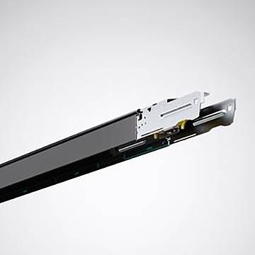 Schnittdarstellung einer mechanischen Komponente mit einem sichtbaren Linearantrieb, elektronischen Schaltkreisen, Zahnrädern und einem eleganten Metallgehäuse.
