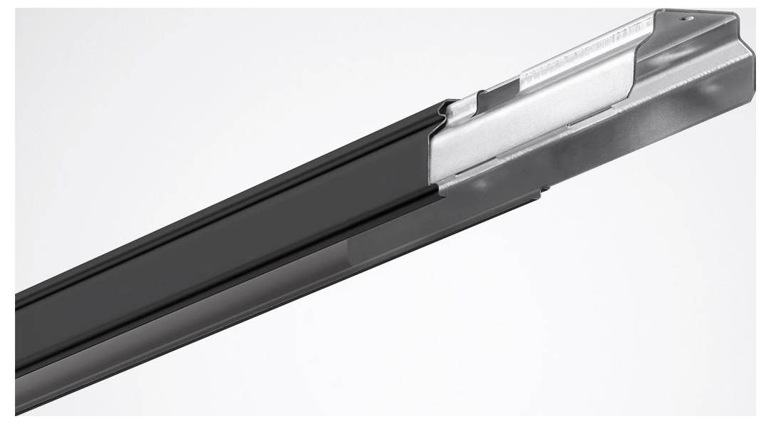 Ein langes, graues LED-Streifenlicht-Leuchtenelement, das vor schwarzem Hintergrund präsentiert wird und sein elegantes Design und seine kompakte Form zur Schau stellt.