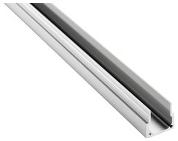 Metallkanal, möglicherweise ein Aluminiumprofil, in einem Winkel dargestellt, wobei sein U-förmiges Profil hervorgehoben wird.