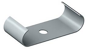 Eine silberfarbene Metallklammer mit einem zentralen Loch und geschwungenen Enden, die zum Festhalten von Gegenständen verwendet wird.