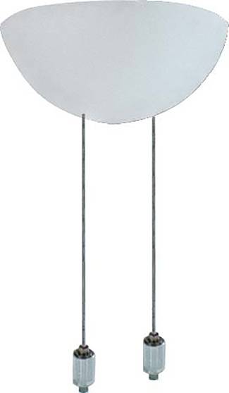 Ein abstraktes Design mit einem dreieckigen, metallischen Schild, an dem zwei vertikale Kabel mit kleinen Gewichten am unteren Ende befestigt sind.