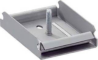 Eine Metallklammer mit einem in der Mitte vertikal hervorstehenden Bolzen, mit einem Loch neben dem Bolzen und zwei erhöhten Kanten.