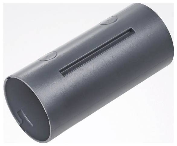 Ein Nahaufnahmebild einer industriellen linearen Leuchte mit schlankem Design, das die interne Verdrahtung und das Metallgehäuse hervorhebt.