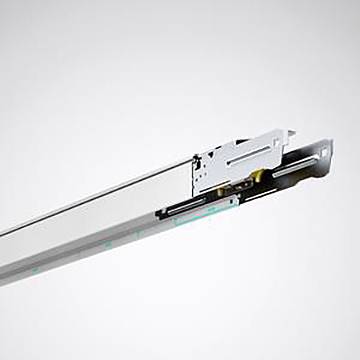 Eine Nahaufnahme einer mechanischen Schubladenschiene, die ihre Metallkonstruktion und Komponenten zeigt, die für eine sanfte Aus- und Einfahrt ausgelegt ist.