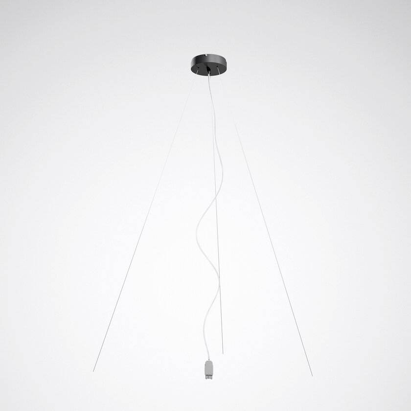 Minimale schwarze Pendelleuchte, die von dünnen Drähten von der Decke aufgehängt ist, vor einem einfachen weißen Hintergrund.
