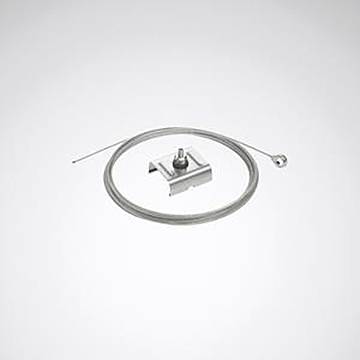 Ein aufgewickeltes Metallkabel mit einem zentralen Metallstecker, wahrscheinlich Teil eines mechanischen oder Montagewerkzeugs, auf einem einfachen Hintergrund abgebildet.