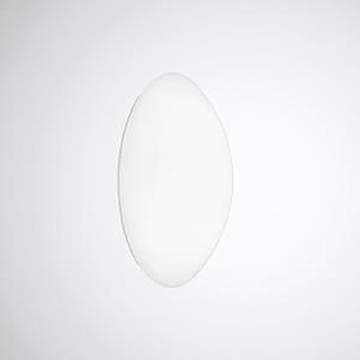 Ein weißes, oval geformtes Objekt, das auf einem einfachen hellgrauen Hintergrund zentriert ist.